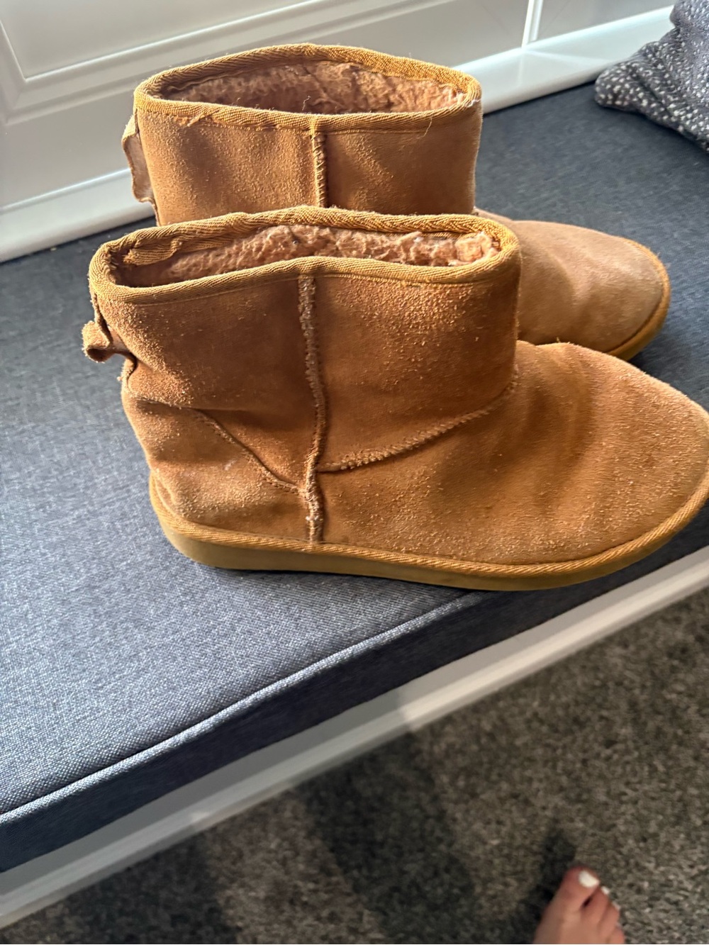 Cozy Brown Shearling-Lined One Piece Boots